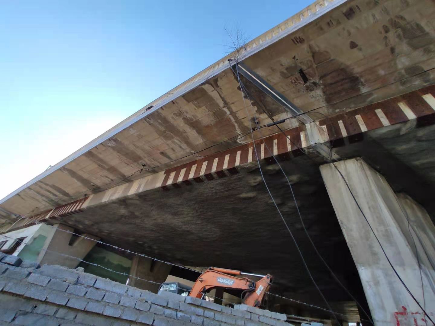 乌兰浩特桥梁粘钢加固的四大特性